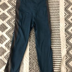 size x-small C9 athletic capri leggings